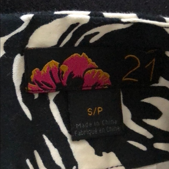 Black and White Floral Print Mini Skirt - Picture 3 of 3